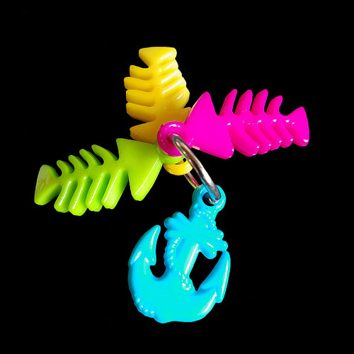 Designed for little beaks and feet! A light-weight foot toy made with acrylic fish bone charms attached to an anchor charm. Designed for small parrots such as green cheek conures, cockatiels or other birds that like to fiddle with foot toys. Comes in assorted color combinations.